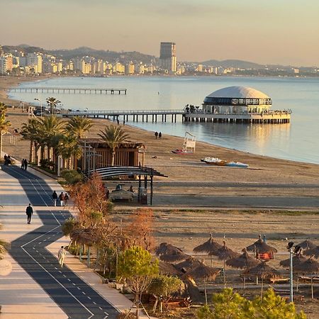 Wave Beachfront Apartments Durrës Exteriör bild