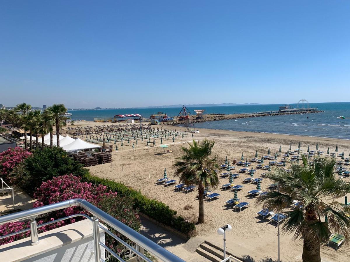 Wave Beachfront Apartments Durrës Exteriör bild