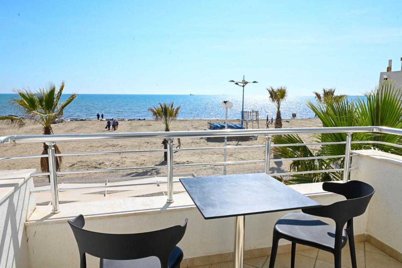 Wave Beachfront Apartments Durrës Exteriör bild