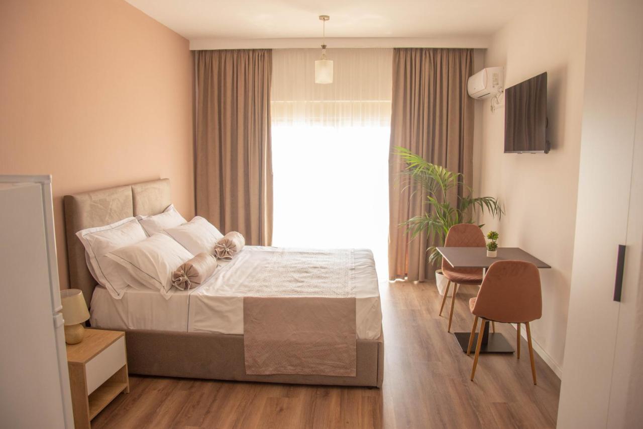 Wave Beachfront Apartments Durrës Exteriör bild