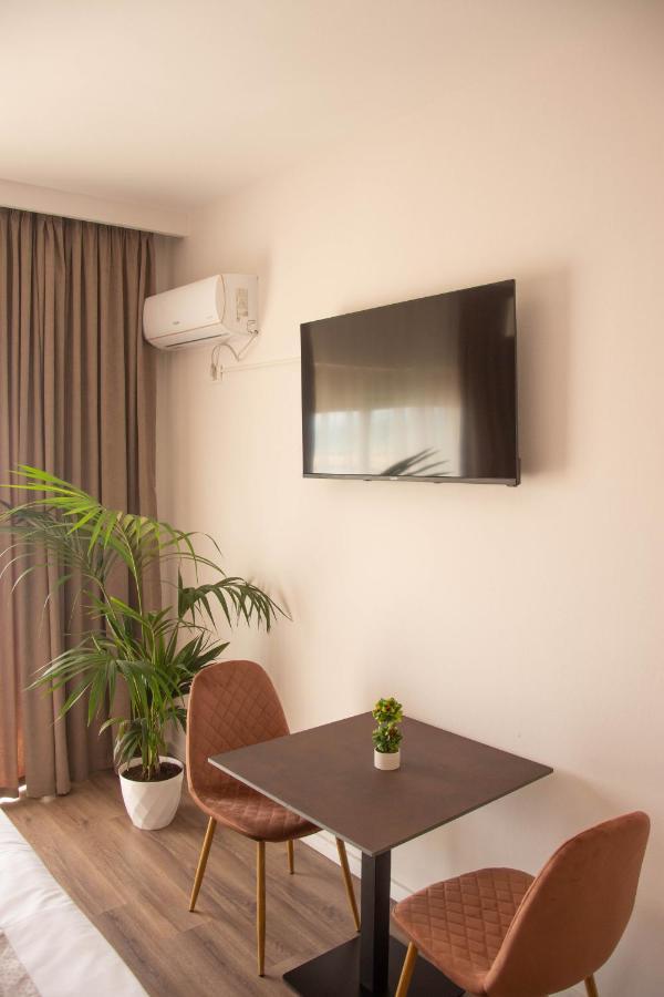 Wave Beachfront Apartments Durrës Exteriör bild