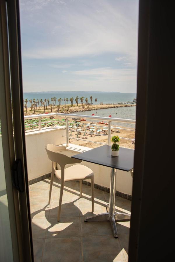 Wave Beachfront Apartments Durrës Exteriör bild