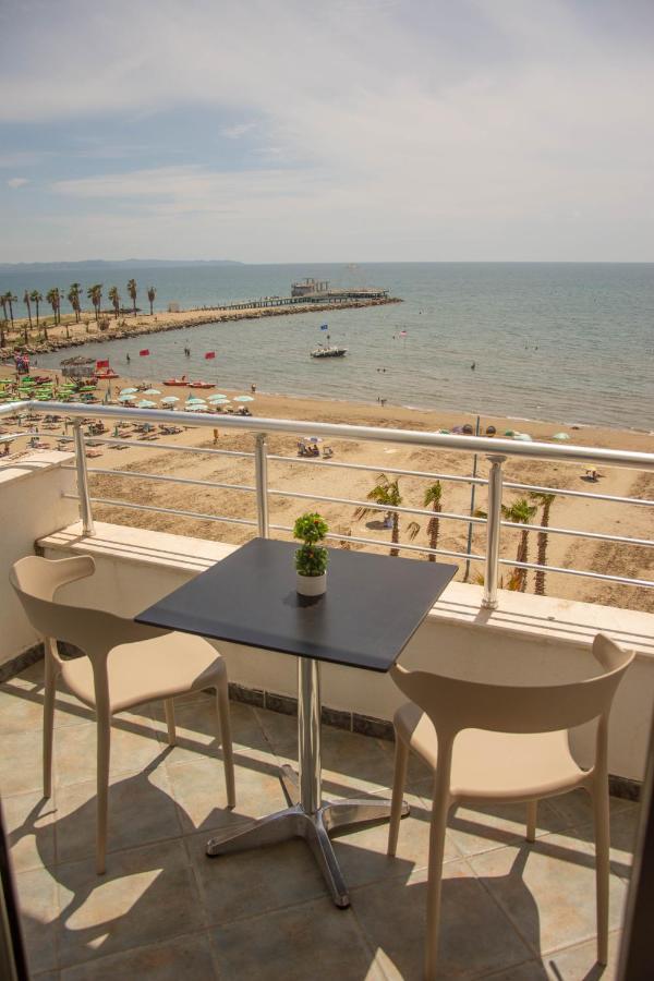 Wave Beachfront Apartments Durrës Exteriör bild