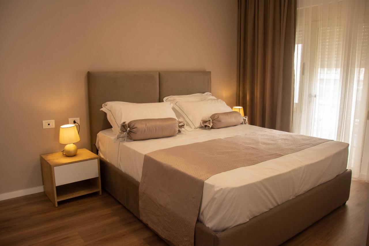 Wave Beachfront Apartments Durrës Exteriör bild