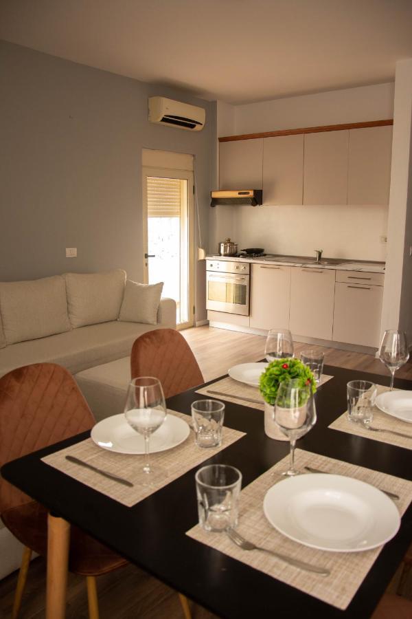 Wave Beachfront Apartments Durrës Exteriör bild