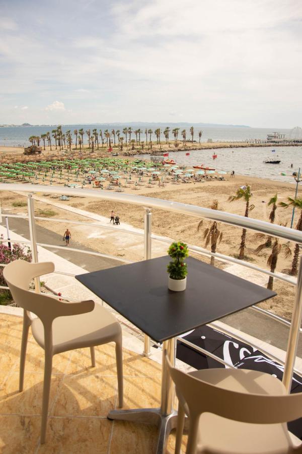 Wave Beachfront Apartments Durrës Exteriör bild