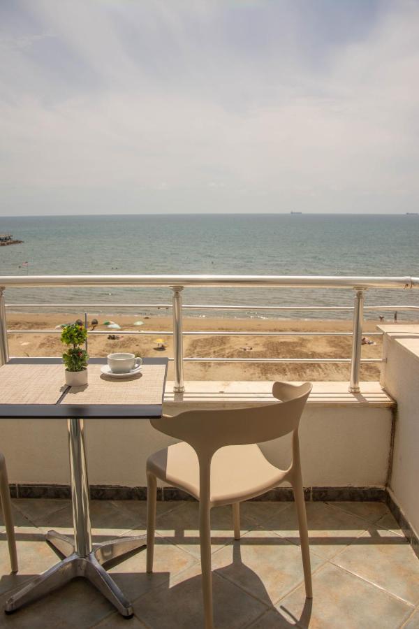 Wave Beachfront Apartments Durrës Exteriör bild