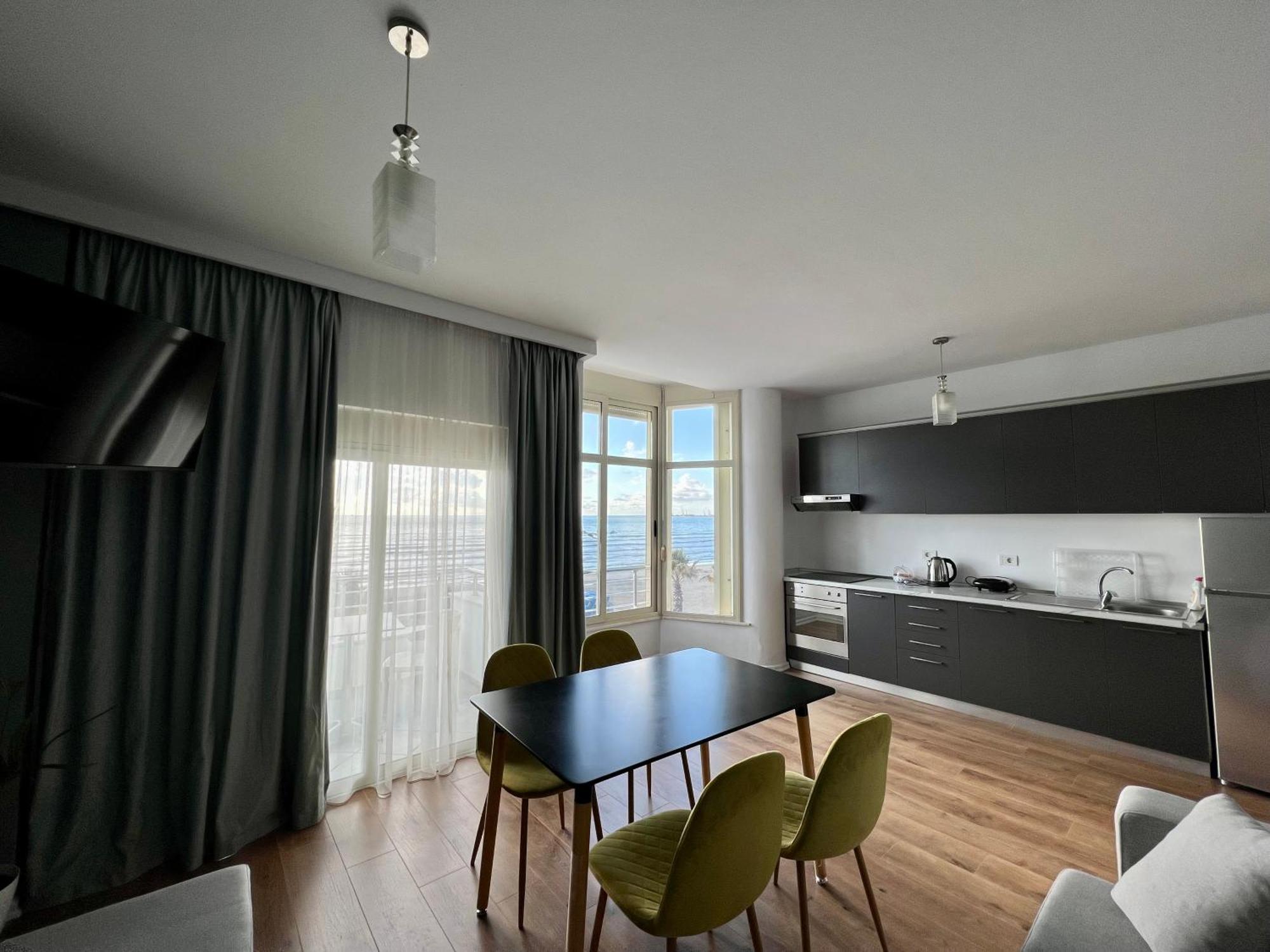 Wave Beachfront Apartments Durrës Exteriör bild