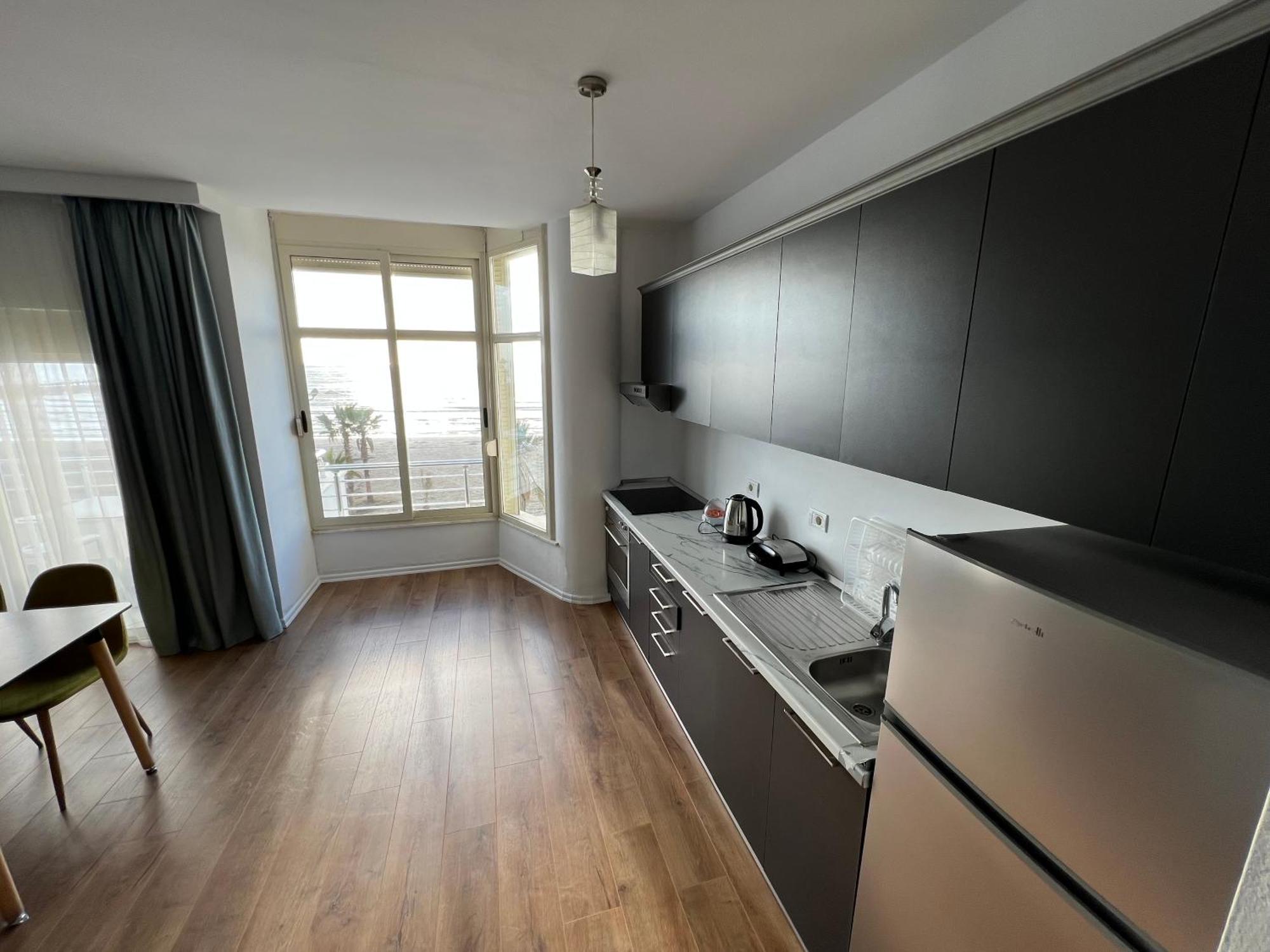 Wave Beachfront Apartments Durrës Exteriör bild