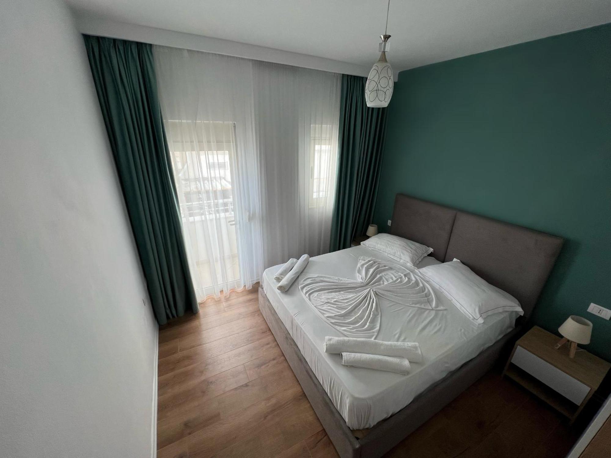 Wave Beachfront Apartments Durrës Exteriör bild