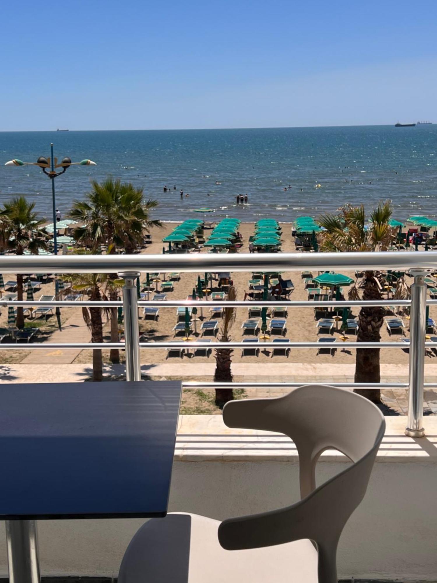 Wave Beachfront Apartments Durrës Exteriör bild